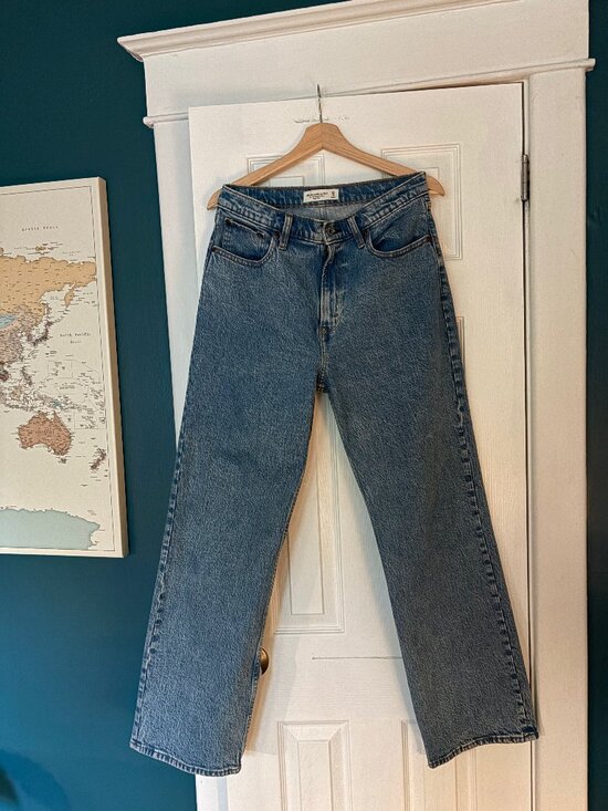 Abercrombie & Fitch Denim - Abercrombie & Fitch ’90s Relaxed Jean High Rise Medium Wash 29 / 8R